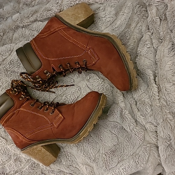 Levi's Size 8.5 Burgundy Red Suede Leather Heeled Work Boots - Picture 2 of 7
